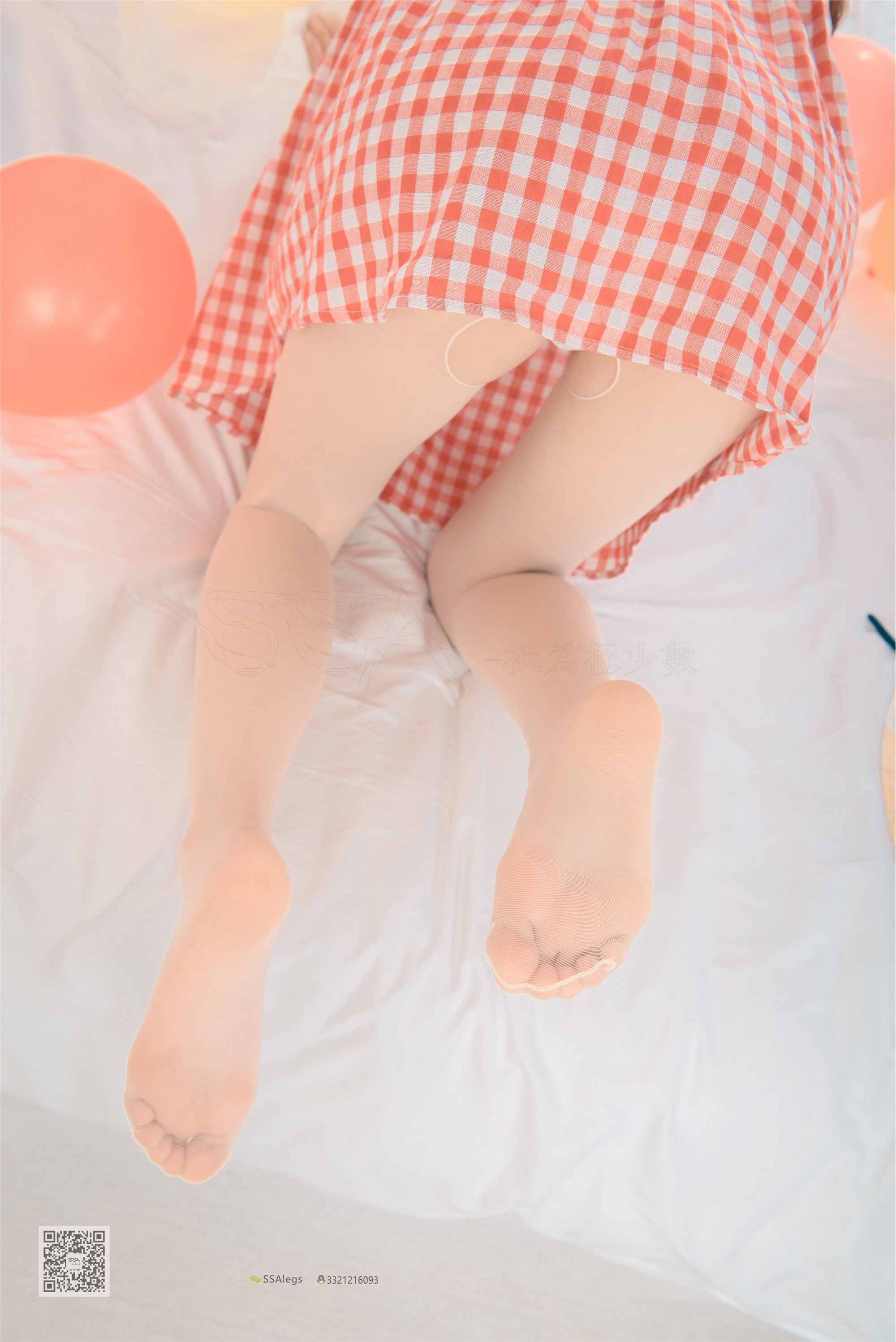 SSA丝社 NO.014 小琪琪 闪光开裆丝袜的另一种演绎